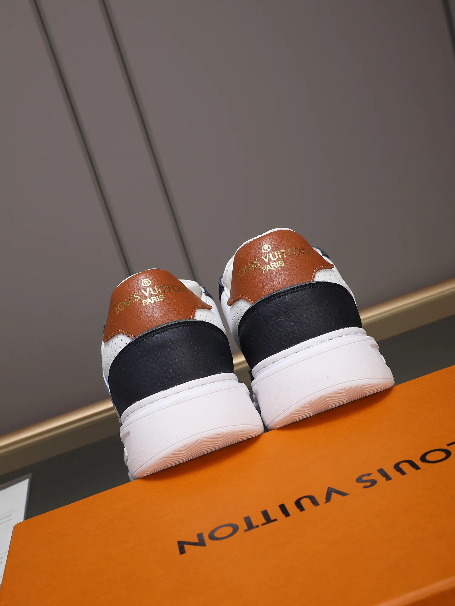 PP420 main model 👍👍👍2025 new LOUIS VUITTON [Luden Yiwei]——LV upper [Lv]🇮🇹Imported first-layer cowhide embossed🇩🇪Inside imported sheepskin lining ➕Non-slip and wear-resistant outsole. Every man's identity is reflected in his elegant and stable upper shoes🚶🏻🚶🏻📯 No matter the wind or rain, the shoe last remains unchanged and can stand the test of time🔍️. ——Code number: 38-44 (45 can be customized)